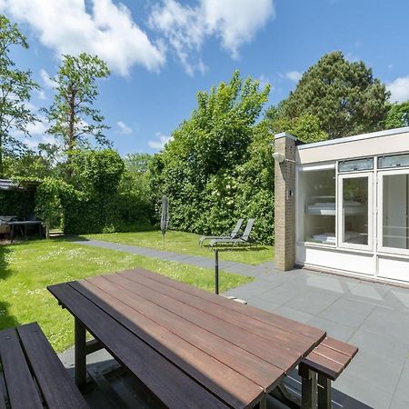 Stylish Bungalow With A Large Garden Sint Maartensvlotbrug Экстерьер фото