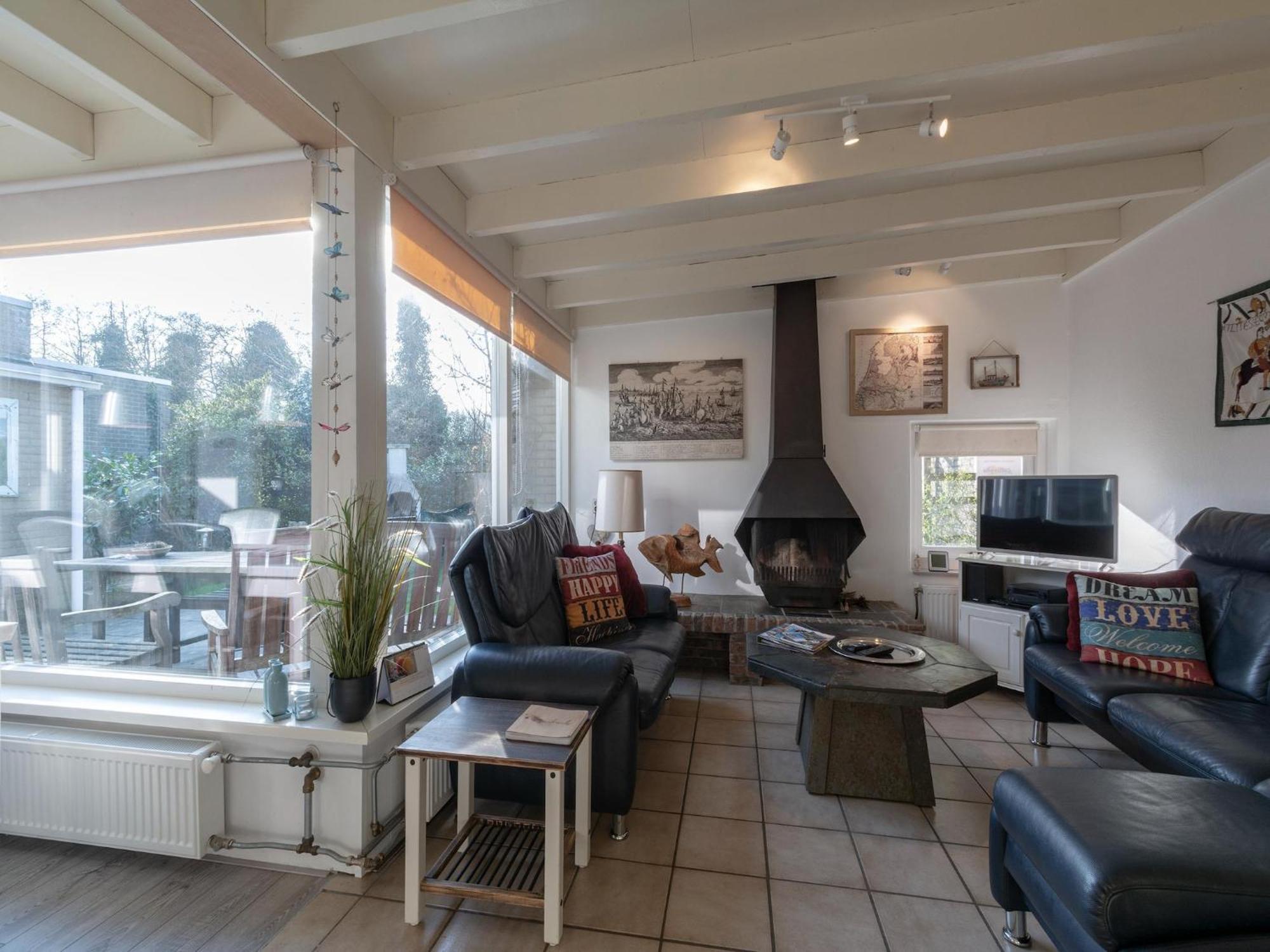 Stylish Bungalow With A Large Garden Sint Maartensvlotbrug Экстерьер фото