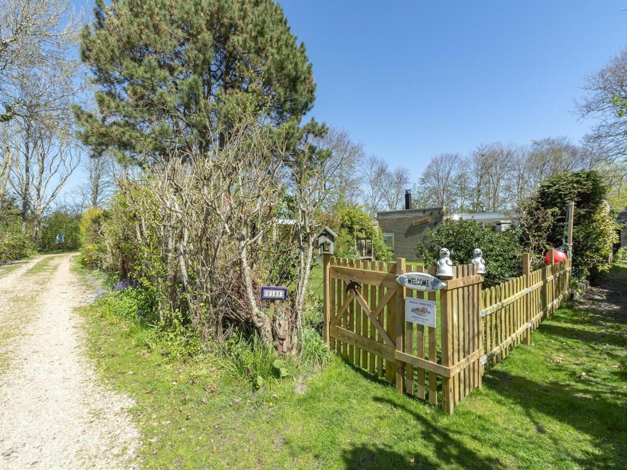 Stylish Bungalow With A Large Garden Sint Maartensvlotbrug Экстерьер фото