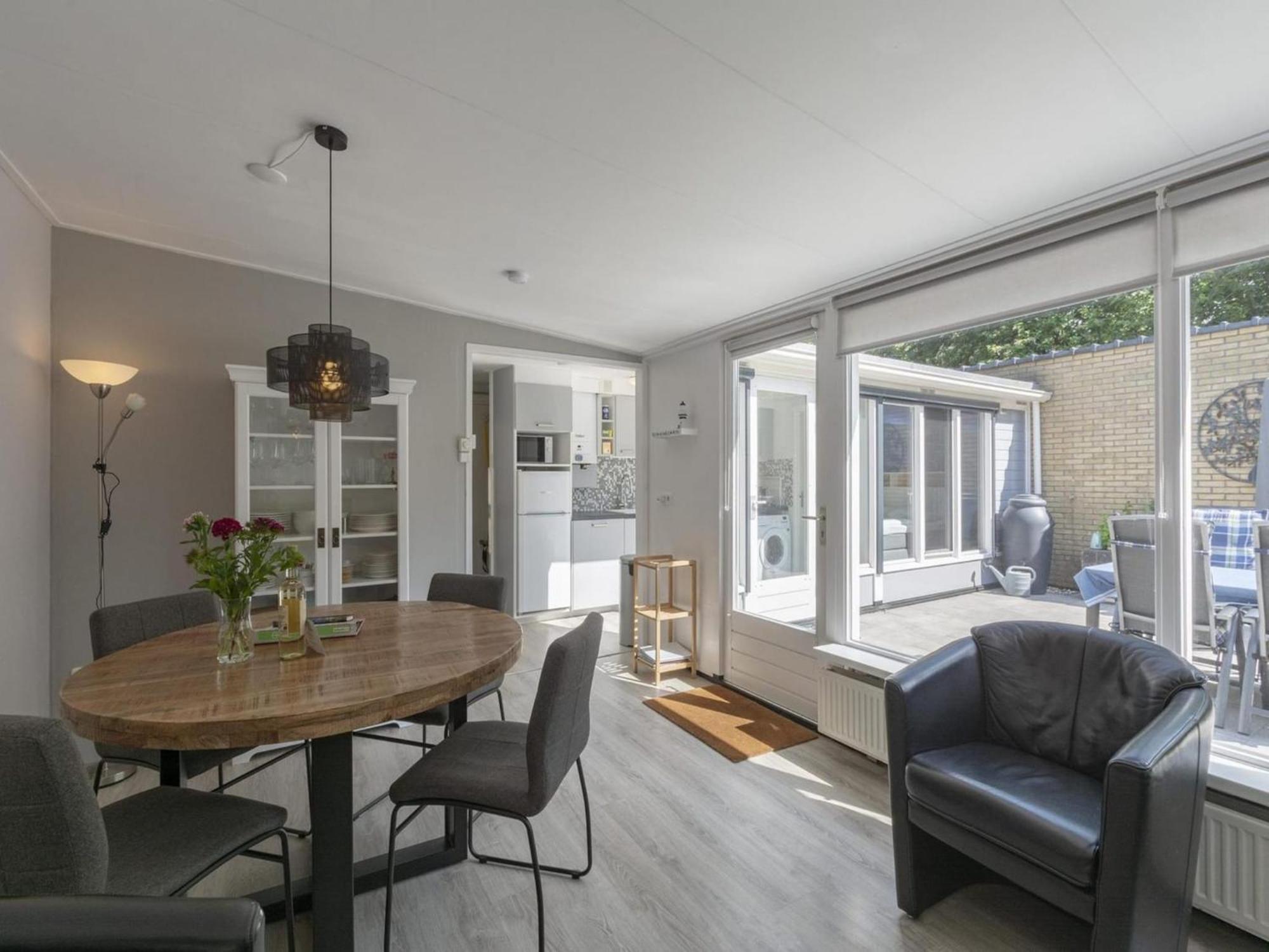 Stylish Bungalow With A Large Garden Sint Maartensvlotbrug Экстерьер фото