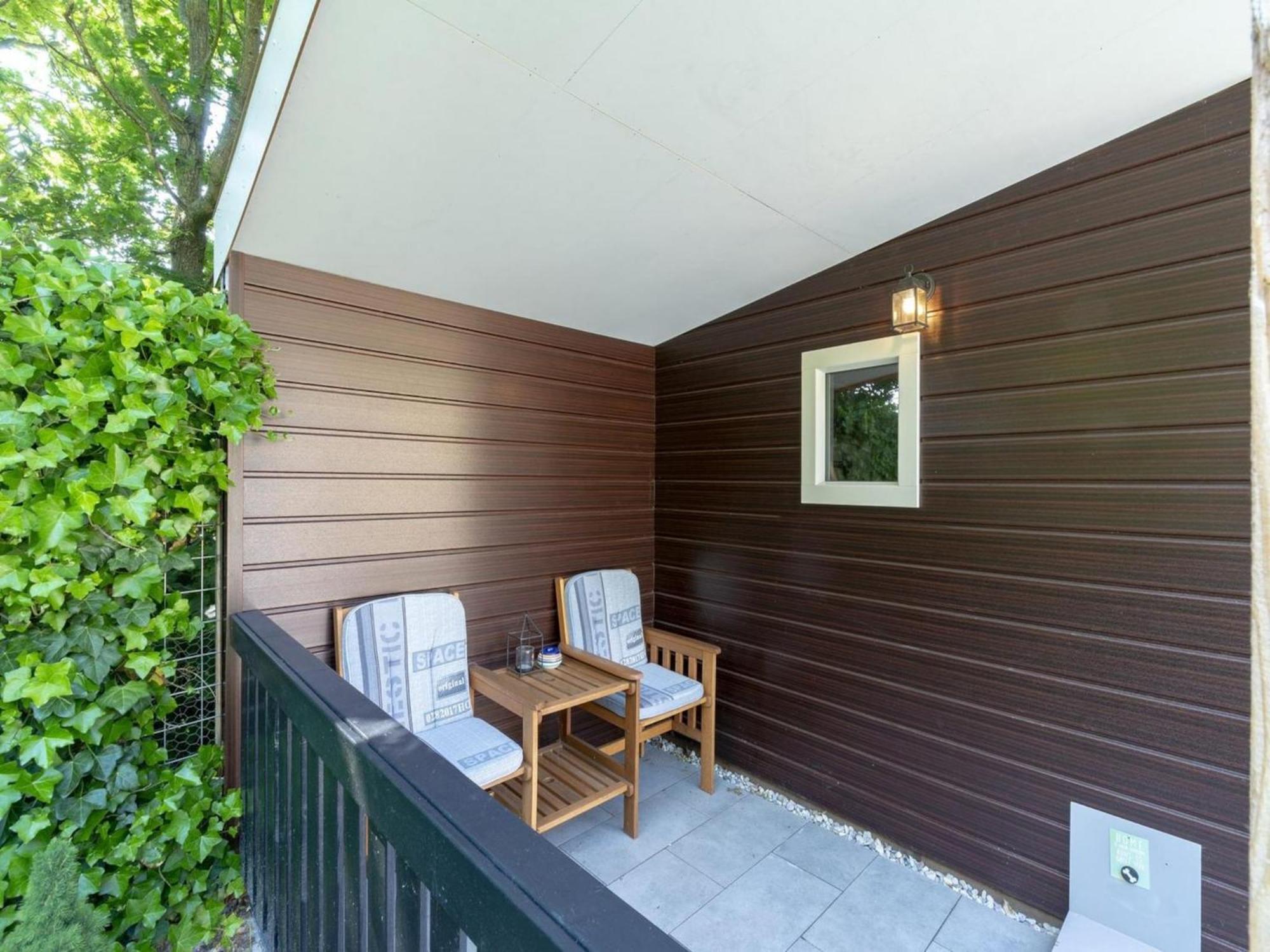 Stylish Bungalow With A Large Garden Sint Maartensvlotbrug Экстерьер фото