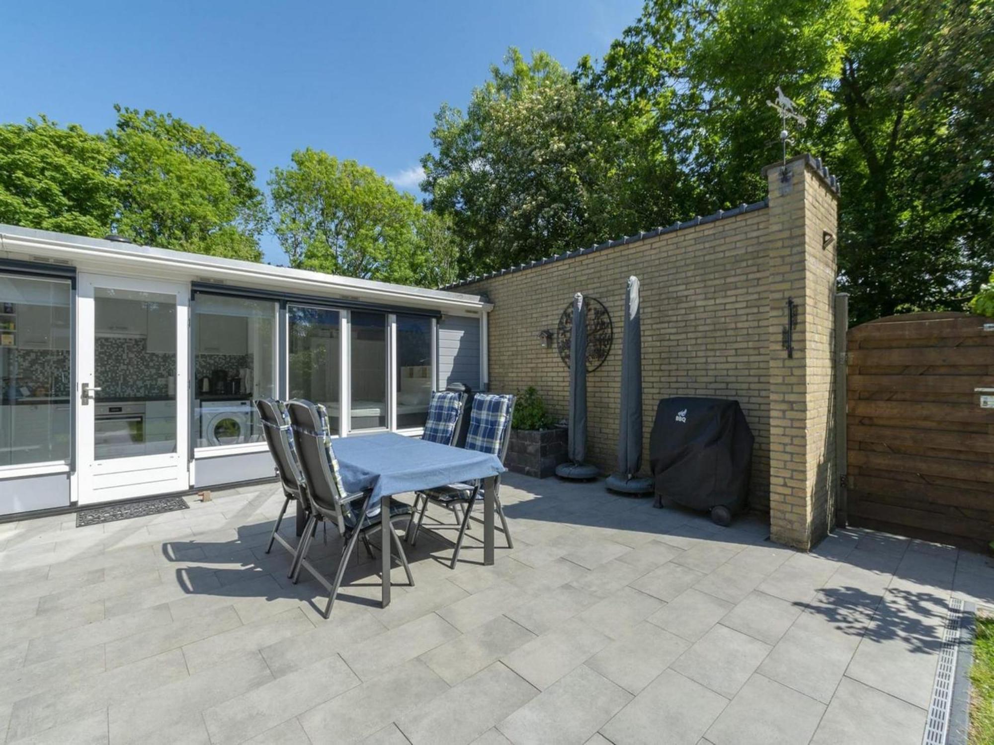 Stylish Bungalow With A Large Garden Sint Maartensvlotbrug Экстерьер фото