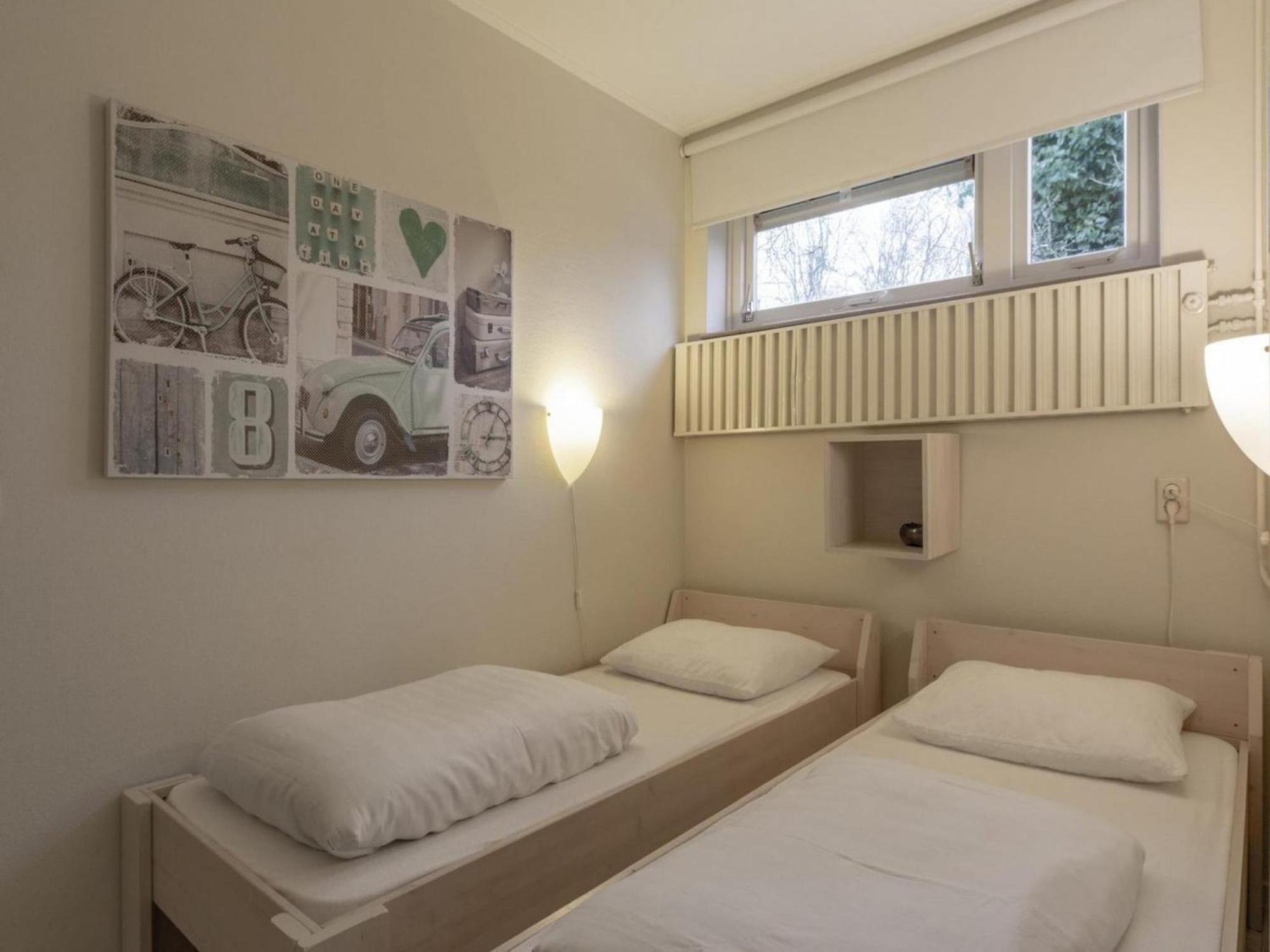 Stylish Bungalow With A Large Garden Sint Maartensvlotbrug Экстерьер фото